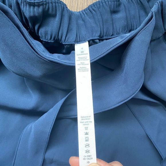 LULULEMON Noir Crop in True Navy - Picture 5 of 11